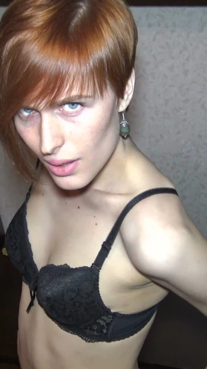 Ateşli Rus kızıl saçlı Kristina Veselova