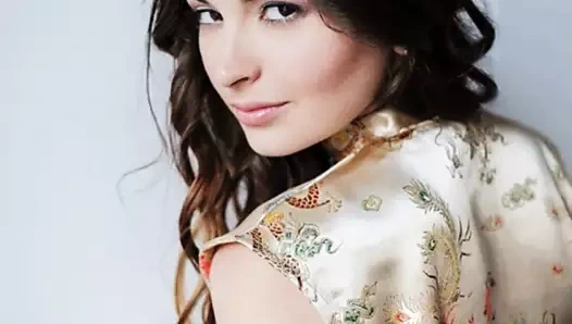 Georgeous esmer bölüm 1 yaymak için sıkı elbisesini kaldırır