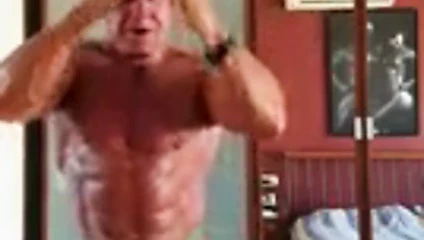 Kel vücut geliştirmeci adım baba 02