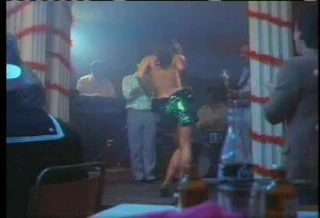 Elizabeth hurley striptiz