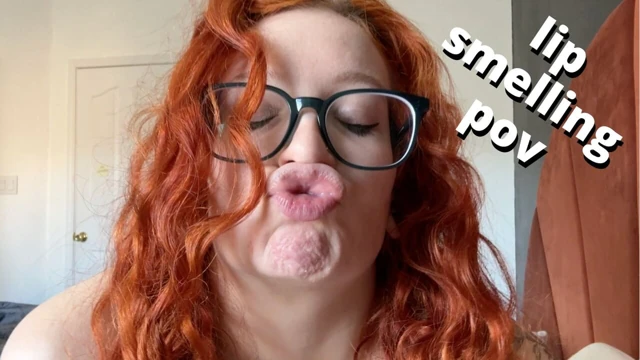 Dudak kokulu ve saç teşhiri nazik kadın egemenliği azdırıyor ve öğütüyor - Veggiebabyy Manyvids'te tam video