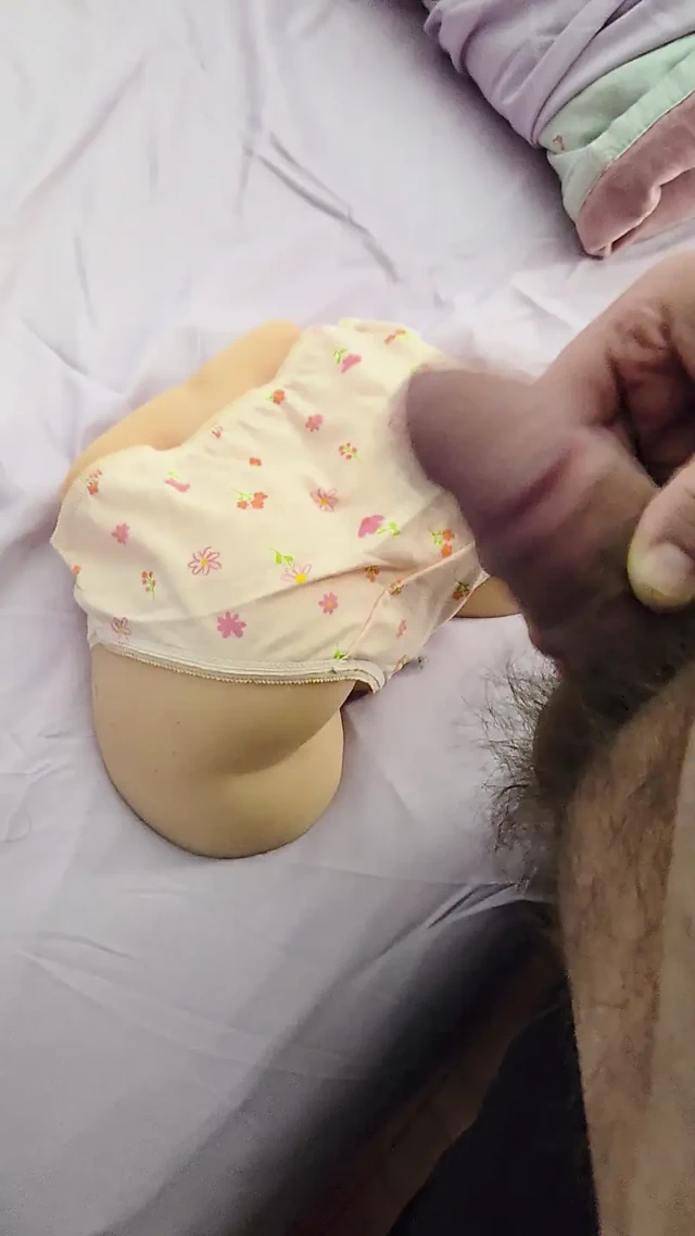 Külotun üstüne boşalma