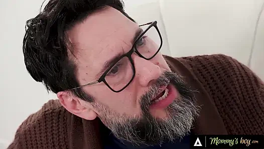 Annenin oğlu - büyük memeli bebeğin büyük göğüsleri sert meme sikişi boşalmasıyla porno senaryoya ilham kaynağı oluyor