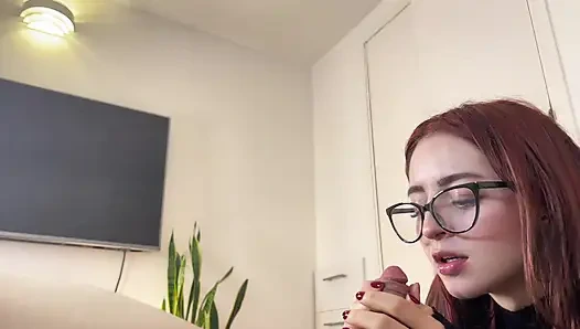 19 yaşındaki kızıl saçlı yarağımı emiyor ve dölümü yutuyor