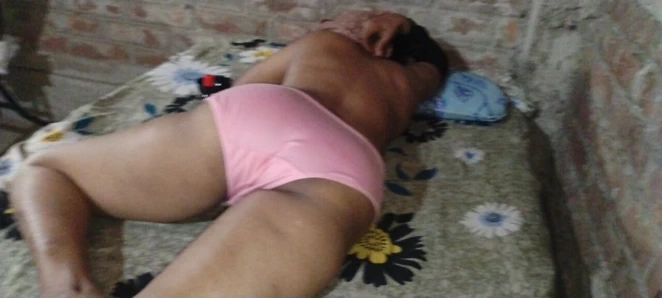 Köylü baldızın açıkta masajı.