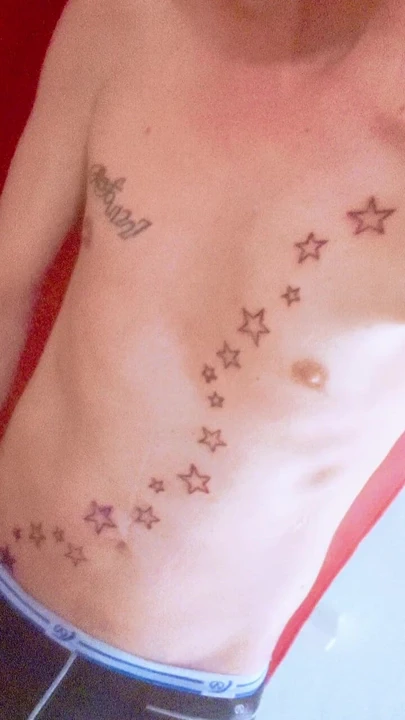 Bana gerçekten güzel yıldızlarla bu dövme teklif edildi#acteur #model #tatouage