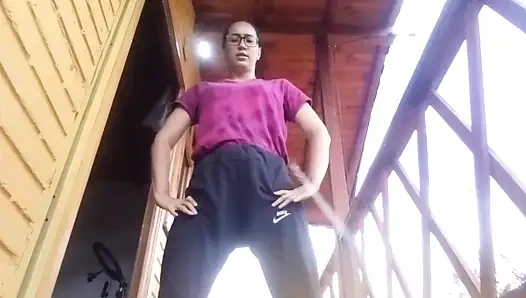 Egzersiz ve mastürbasyonla güne mükemmel başlangıcın tadını çıkarıyor 1