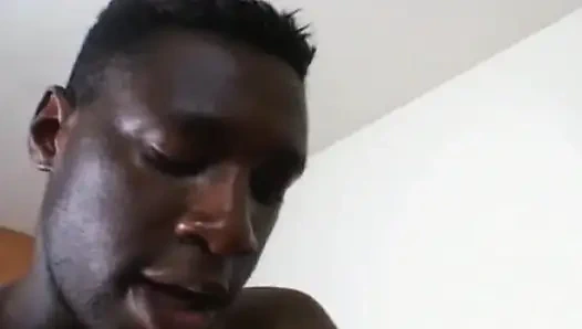 Edepsiz Fransız kaltak ateşli ir üçlü grup sekste dölleniyor ve yüzüne boşalıyor