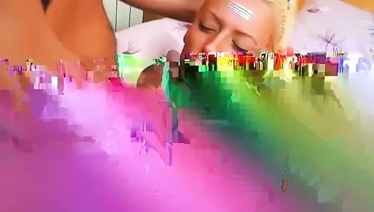 Nevena Hot pusi crnacku kitu