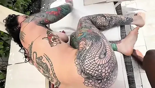 Bianca Bailee ve yarak satıcısı Don ile havuz kenarında fantezi sikişiyor