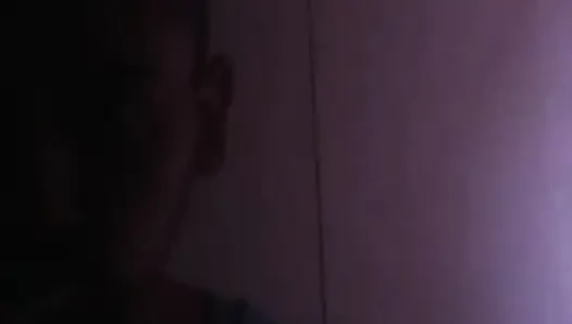 Dişlerimi fırçalıyorum