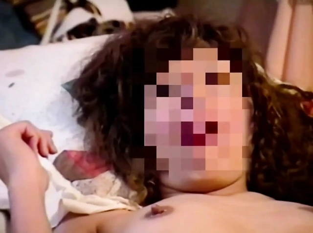 Üvey erkek kardeşimle ilk kez anal seks yapıyorum tam video; İçime geldi ve çok acıttı.