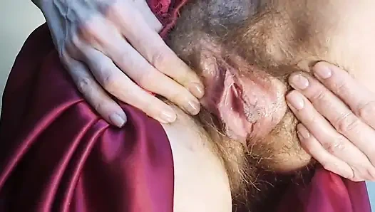 Klitorisimi Mastürbasyon Yaparken Çok Sert Boşaldım, Çok Tüylü Ve Kremamsı Vajinam, Sıcak MILF Mastürbasyon Yaptı