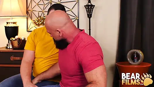 Bearfilms tombul rex sakallı ayı Jayson West tarafından prezervatifsiz sikiliyor