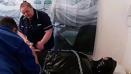 Bölüm 4:- Matron Satana ve Gimp R tıp odasında bağlı