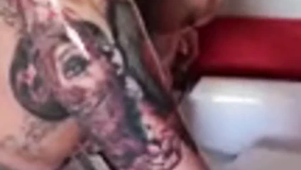 Kendimle duşta seks yapmaktan zevk alıyorum