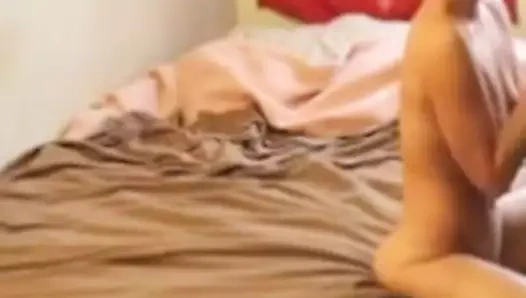 O sarışın ve bbc'yi seviyor