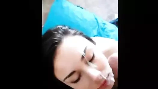 O gözlerin yüzüne boşalıyor