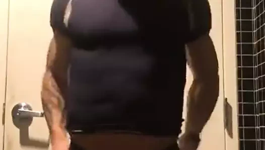 Spor salonunda sürtük. kullanıma hazırlanıyor.