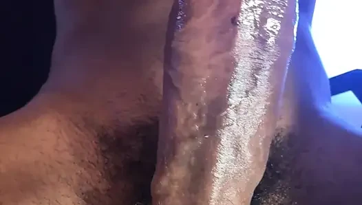 YETENEKLI GENÇ ADAM CANLı OLARAK GÖSTERIŞ YAPıYOR