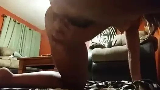 Azgın adım anne çalışır ona kedi iyi