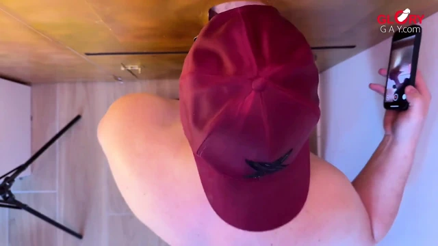 Gloryhole'de azgın baba penisi - üzerine sıkıyorum ve temizlemek zorunda kalıyorum!