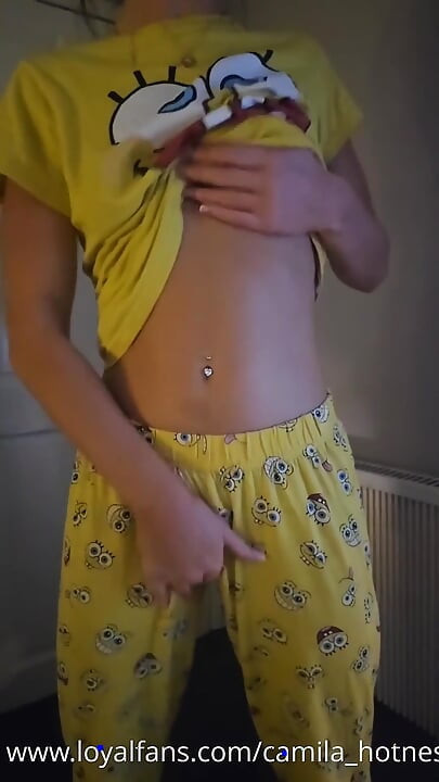 Spongebob pjs'imden soyunuyor