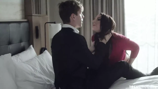 Я злюсь на тебя, обожай меня так же, как ты