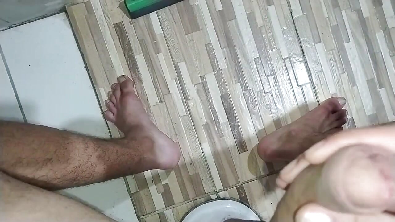 Kesilmemiş Penis - Sünnet Derisi - Büyük Toplar - Kasık Kılları