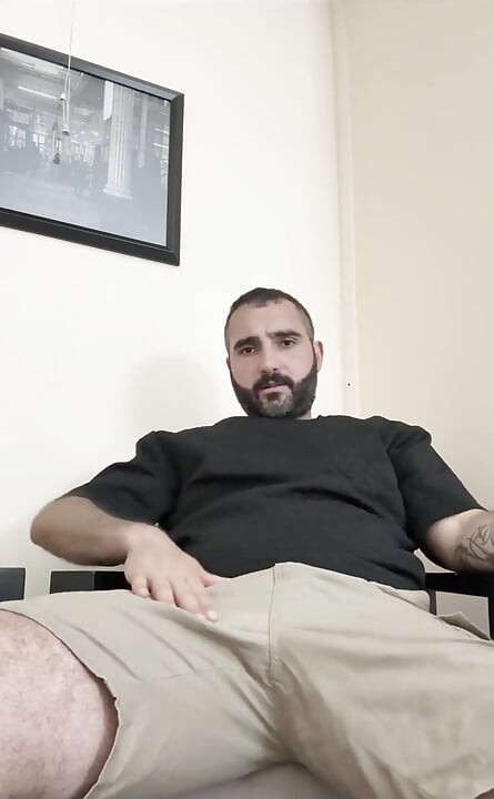 Yarağımla oynuyorum