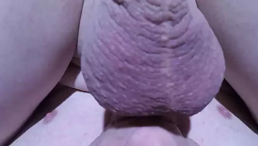 Kendini yarak ve taşakları sikiyor