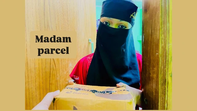 Kocam evde yokken paket teslim eden adam beni sikiyor