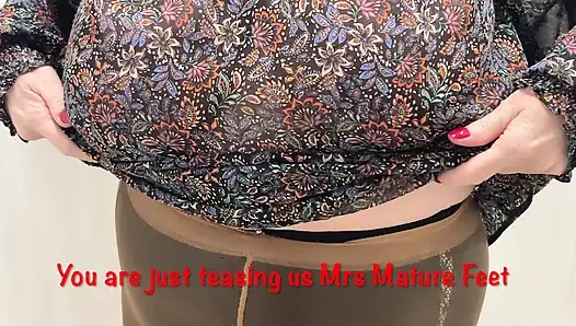 Mrs Mature Feet wearing old work Tights & Big panties