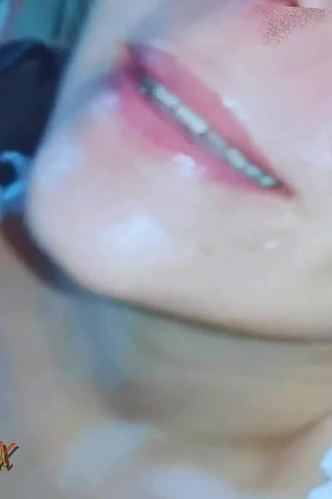 MatureCouplex играет в костюме горничной, жена сосет член, лижет задницу, сперма на лице