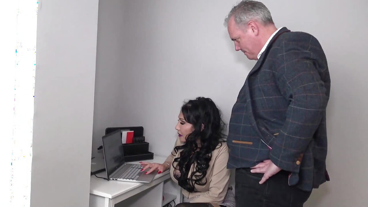 Nicole Dupapillon işte porno çekiyor