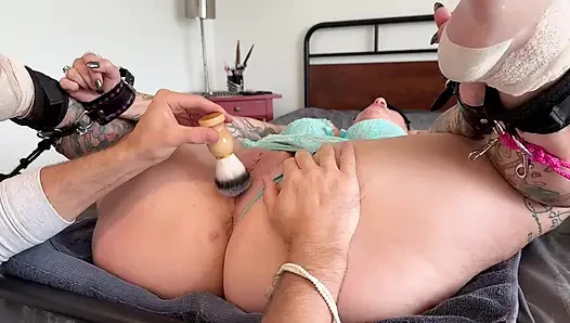 Yakalanan orta yaşlı seksi kadının: kayınvalide - tüy tüyü öpücüğü (bölüm 1) 1080p hd önizleme