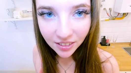 Neden üvey kız kardeşine öyle bakıyorsun? - Vika Lita ve MichaelFrostPro'dan aile fantezileri