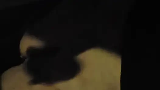 Eve çıplak dönüyor