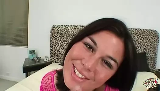 Üç sapık ve asılı adam yaramaz Ashley Blue'ya hatırlaması için anal bir deneyim yaşatıyor