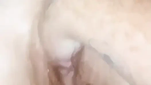 Yumruklanıyor.