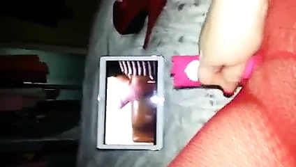 kadın mastürbasyon video izlerken