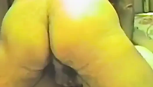 Sarışın orta yaşlı seksi kadının yaramaz ev videosu