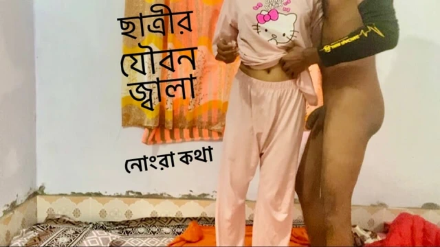 Üniversiteli kız erkek arkadaşıyla tutkulu çift anı