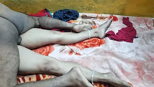 İri göğüslü azgın üvey kız kardeş üvey erkek kardeşi tarafından sikiliyor