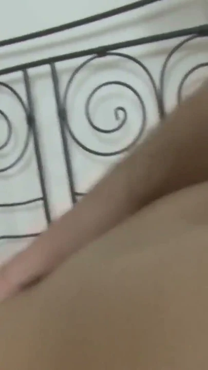 Sarışın cumslut'ın dar twat kel iri parça kremsi yük ile doldurulmuş | Klip 3