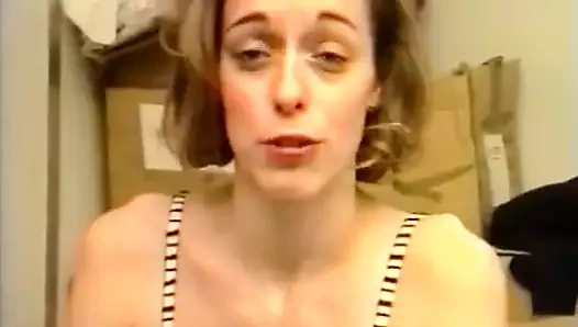 Julia için küçük grup seks, 24 yaşındaki ayakkabı satıcısı