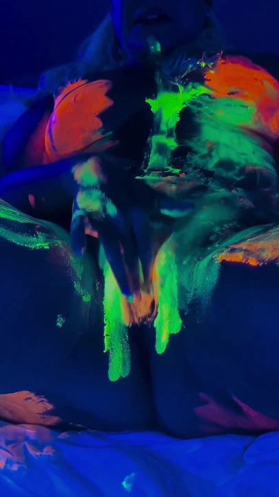 Işıklar Aşağı, Parlıyor