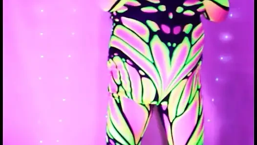 Büyük memeli siyah ışık ve balonlar iki