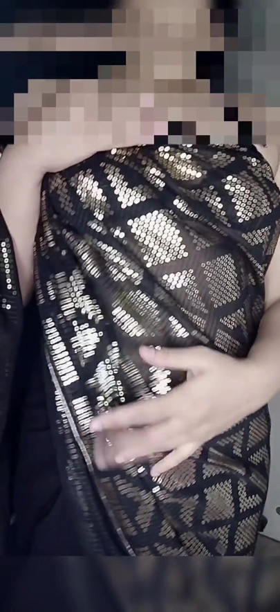 Hamile Hintli orta yaşlı seksi kadın striptiz yapıyor | Klip 3