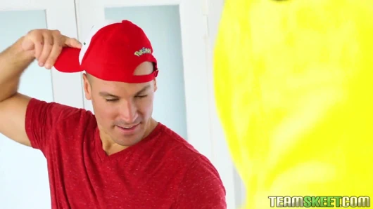 Kostümlü sevimli hatun sert sikiliyor